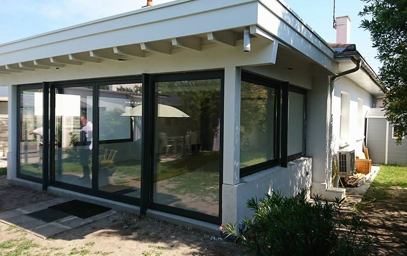 MVB-baie-vitree-noire Menuiserie aluminium bordeaux dans une maison traditionnelle